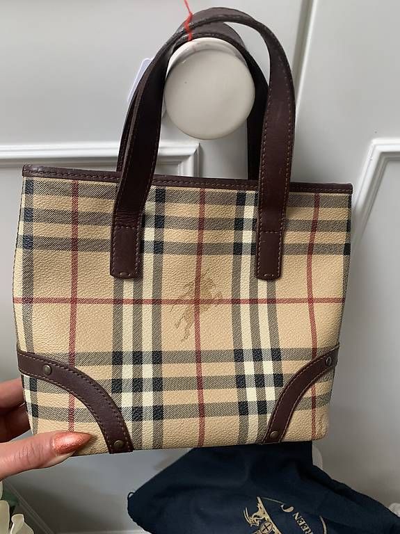 Burberry Sacs femmes: Original Burberry Nova Check Handtasche Leder – D'occasion à Rothrist par Oddymanliane 1