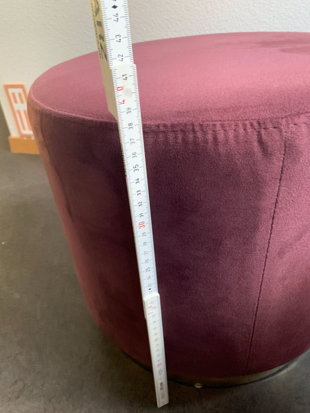 Hocker: 2 Hocker mit Messingsockel passend zu LAONA Sofa Samt – Gebraucht aus Zürich von anader 4