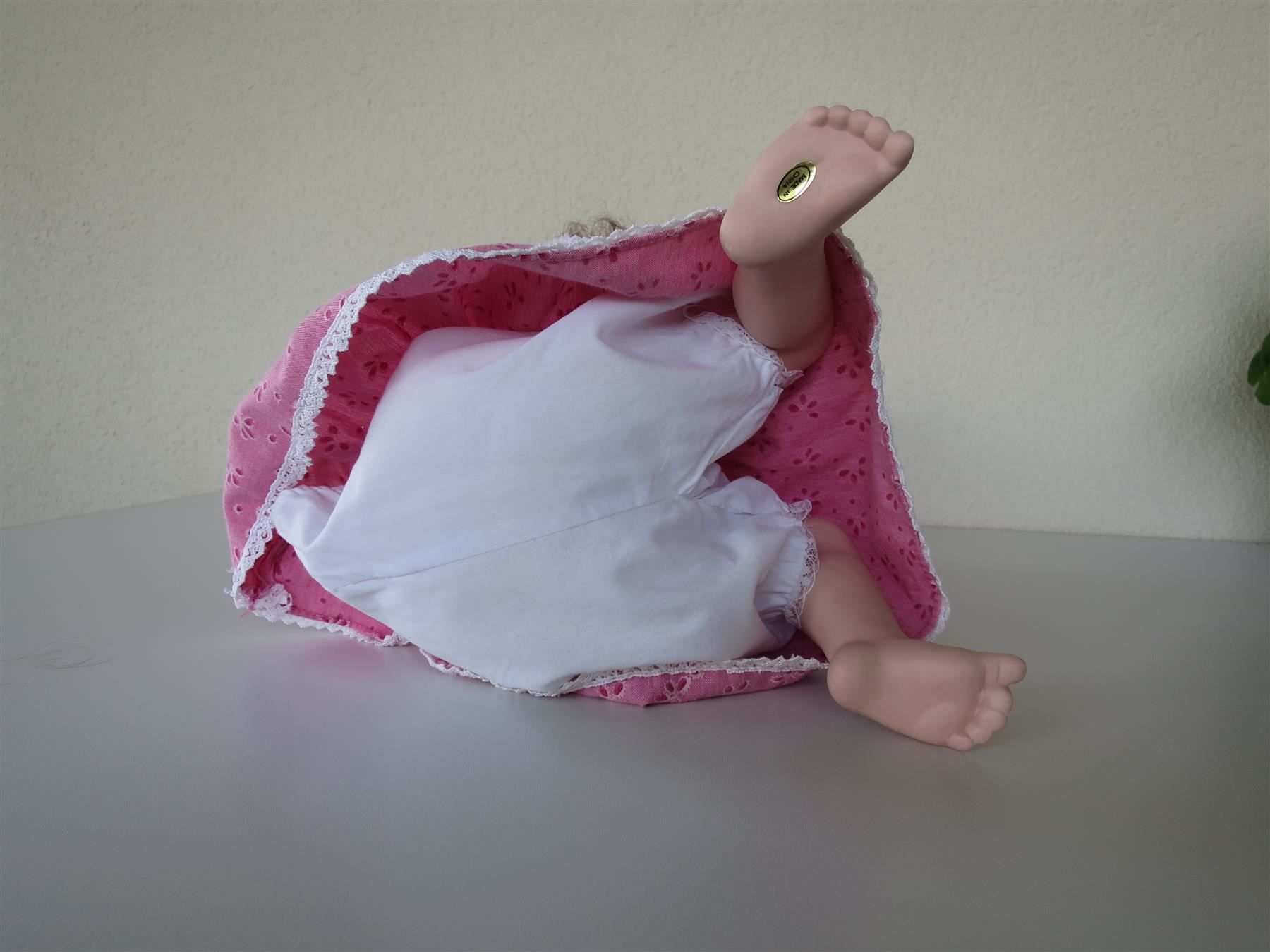 Poupées: Puppe sitzend - ABIO  C     (125) – D'occasion à Romanshorn par Spinner7 6