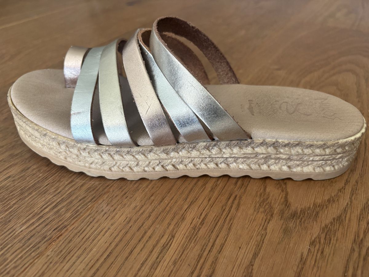 Chaussures filles: Griechische Ledersandale, Grösse 36 – D'occasion à Arth par Windig 4