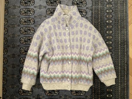 weisse winterjacke aus wolle mit schönem muster