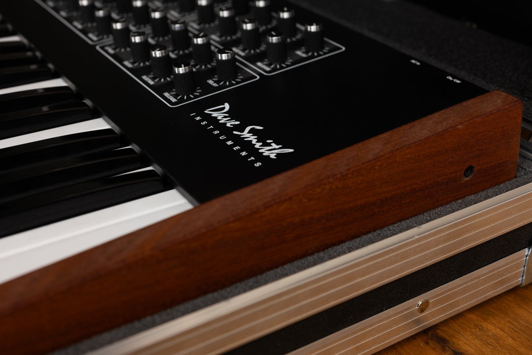 Strumenti musicali: Dave Smith Instruments Prophet Rev2 8 Voices, inkl. Thoncase – Usato da Naters venduto da uttenthal 2