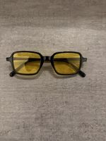 Sonnenbrille schwarz gelbe Gläser rechteckig neu