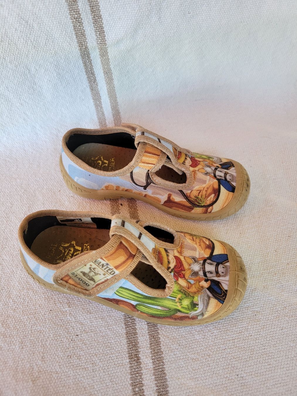 Schuhe für Jungen: pantoufles taille 25 – Gebraucht aus Neuchâtel von valerizette 1
