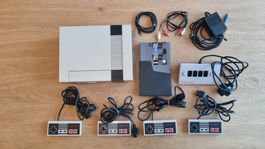 Nintendo NES Konsole mit 4 Kontroller Spiele und Zubehör