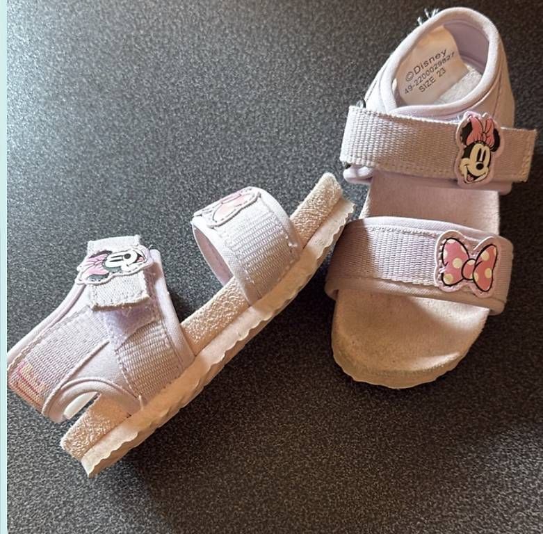 Chaussures filles: Sandalen Gr. 23 – D'occasion à Zignau par Murli_24
