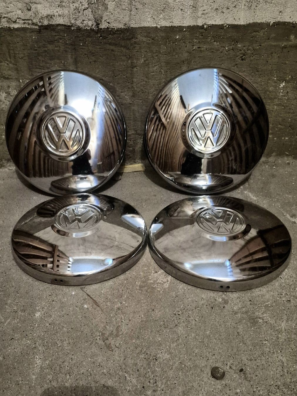 VW Tutti pezzi di ricambio auto: VW Radkappen Chrom Satz 4 Stk. gebraucht – Usato da Bern venduto da san_kcw5