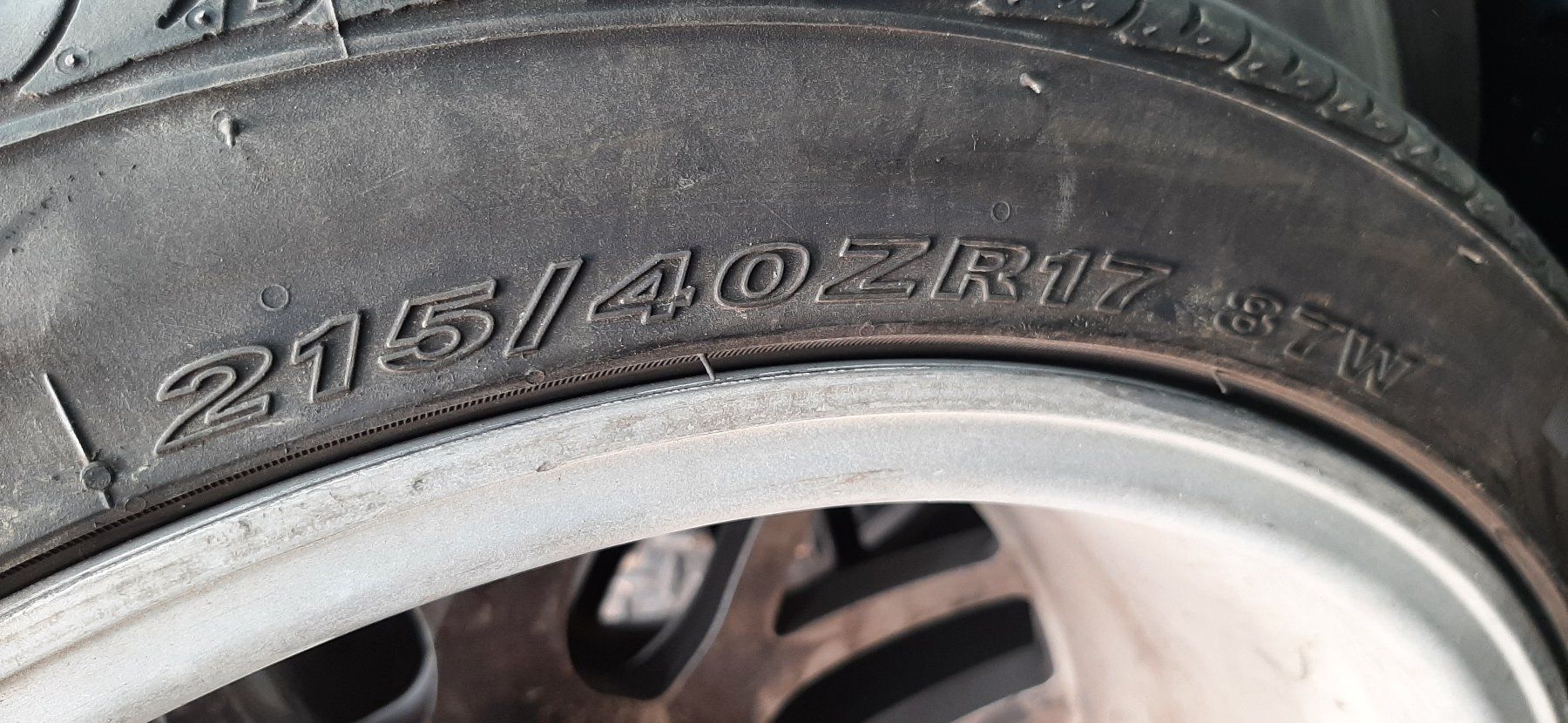 Tutti pezzi di ricambio auto: Pneus "Nexen" 215/40 x17 – Usato da Neunkirch venduto da Hjfrick 2