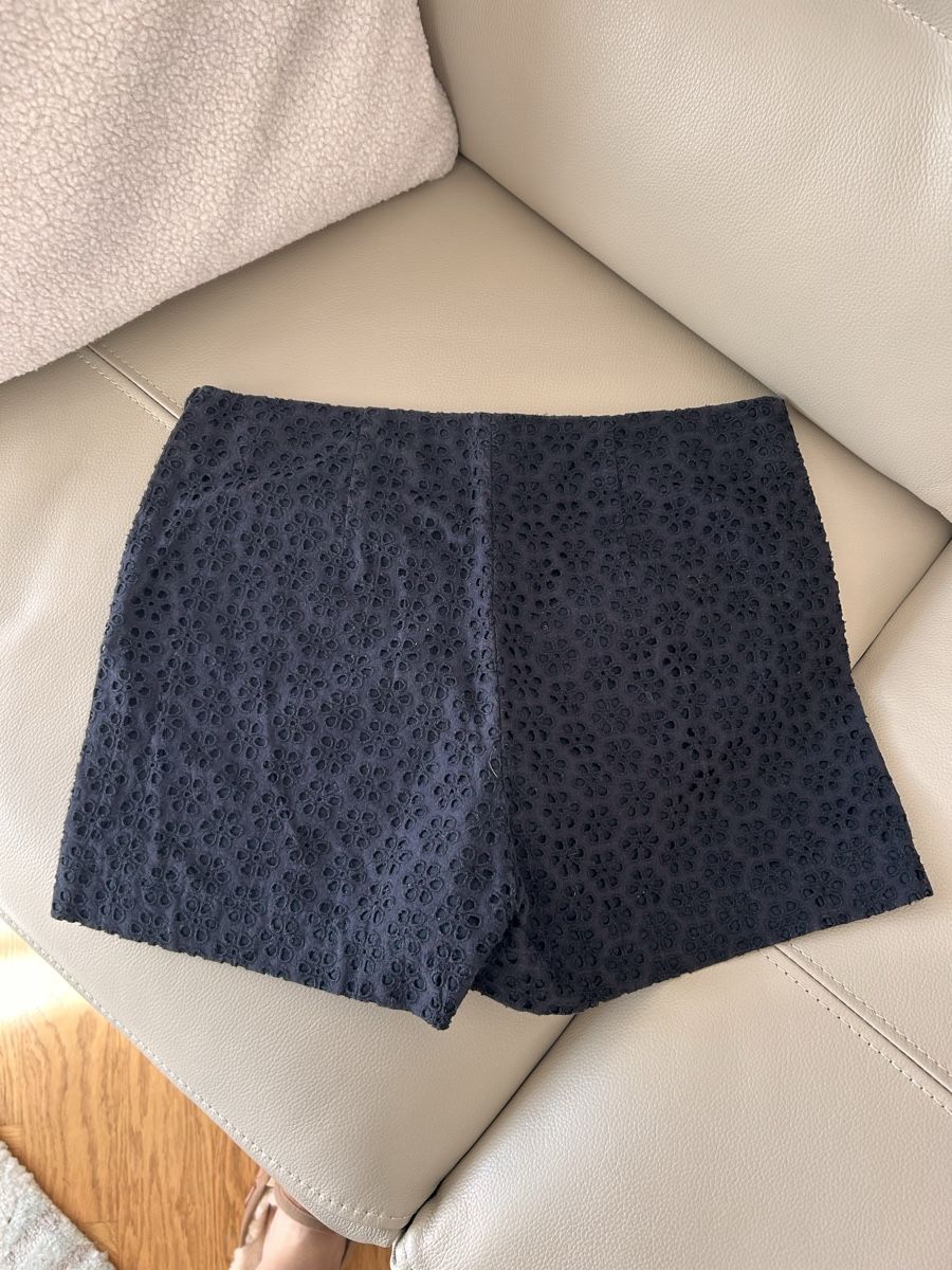 Cacharel Pantaloni: Cacharel shorts – Usato da Zürich venduto da evasara 1