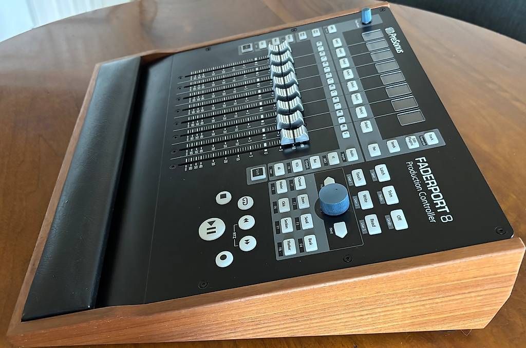 Console di mixaggio: Presonus faderport 8 avec stand – Usato da Yverdon-les-Bains venduto da blu_gf7v 2