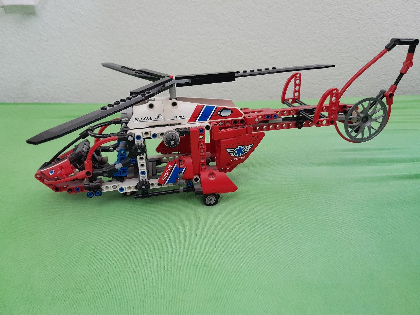 Lego Kit di costruzioni: Lego Technic Rettungshubschrauber Modell – Nuovo (secondo la descrizione) da Menziken venduto da M.thut 1