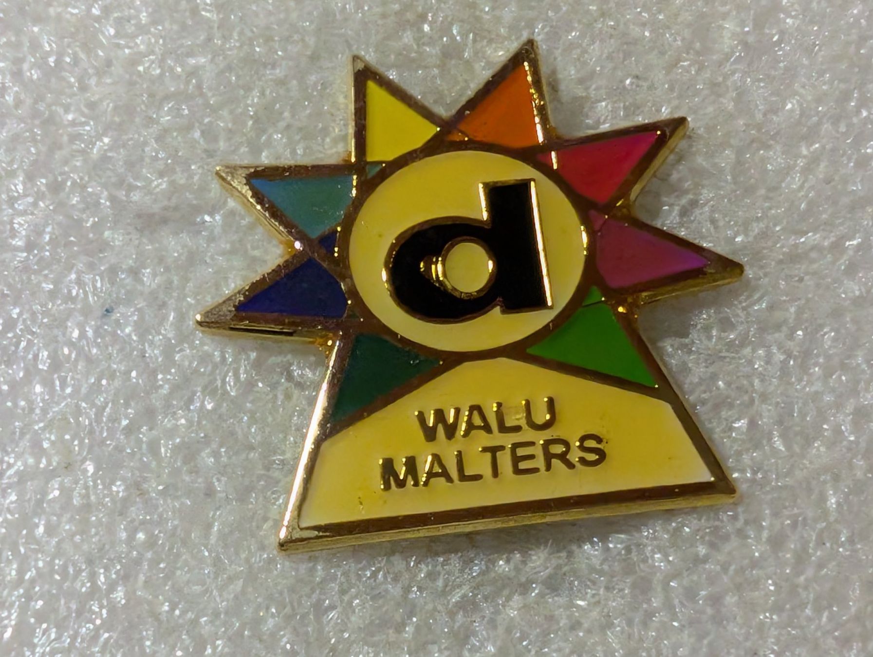 Plaketten & Abzeichen: Ansteckpin 112: Drogerie Walu Malters – Gebraucht aus Oppligen von Pin-Fall-Shop