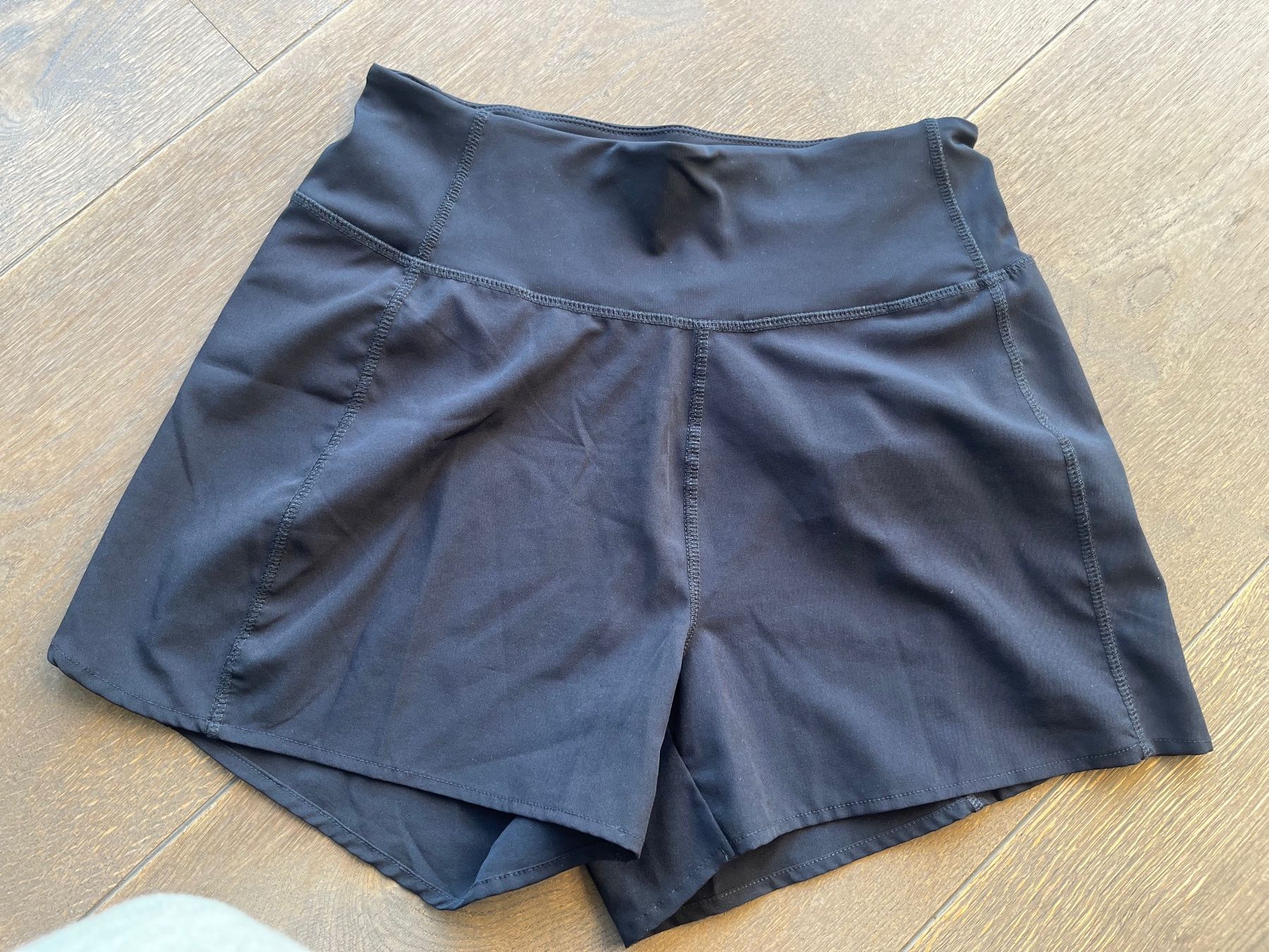 Leggings: Short de sport taille S – D'occasion à Develier par lili_1