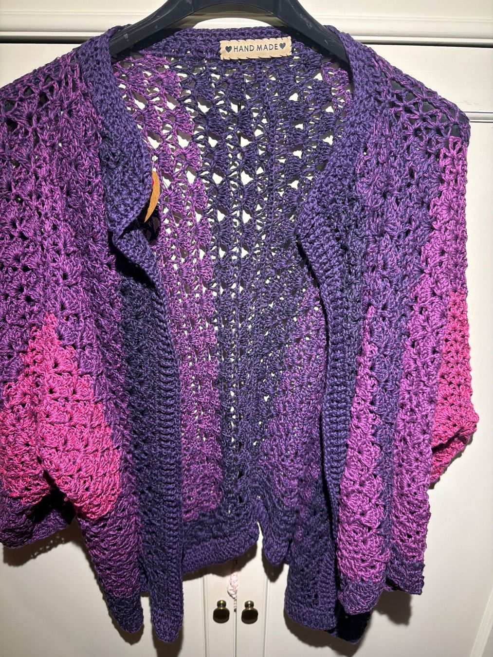 Giacche: STRICKJACKE LILA-EINZELSTÜCK,HANDGESTRICKT – Nuovo e nell'imballaggio originale da Meienried venduto da ManuelaBoutique 3