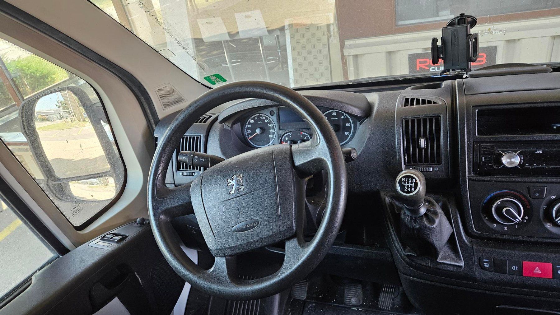 Peugeot Véhicules utilitaires: Peugeot Boxer – D'occasion à Yverdon-les-Bains par  4