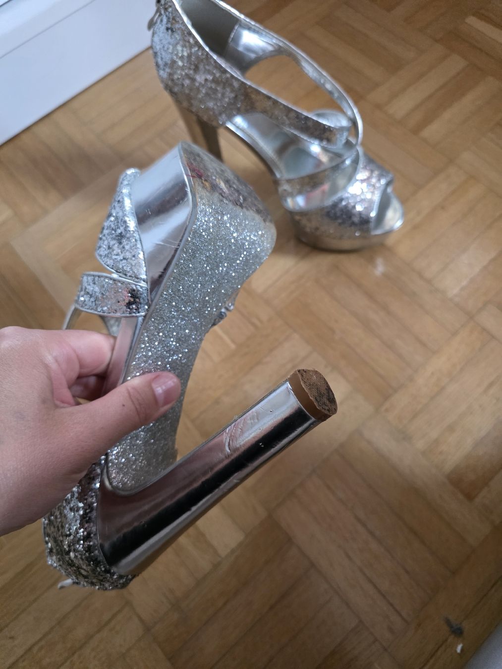 Chaussures femmes: Damenschuhe  silber Grösse 38 mit Glitzer – D'occasion à Thayngen par Yildiz 1