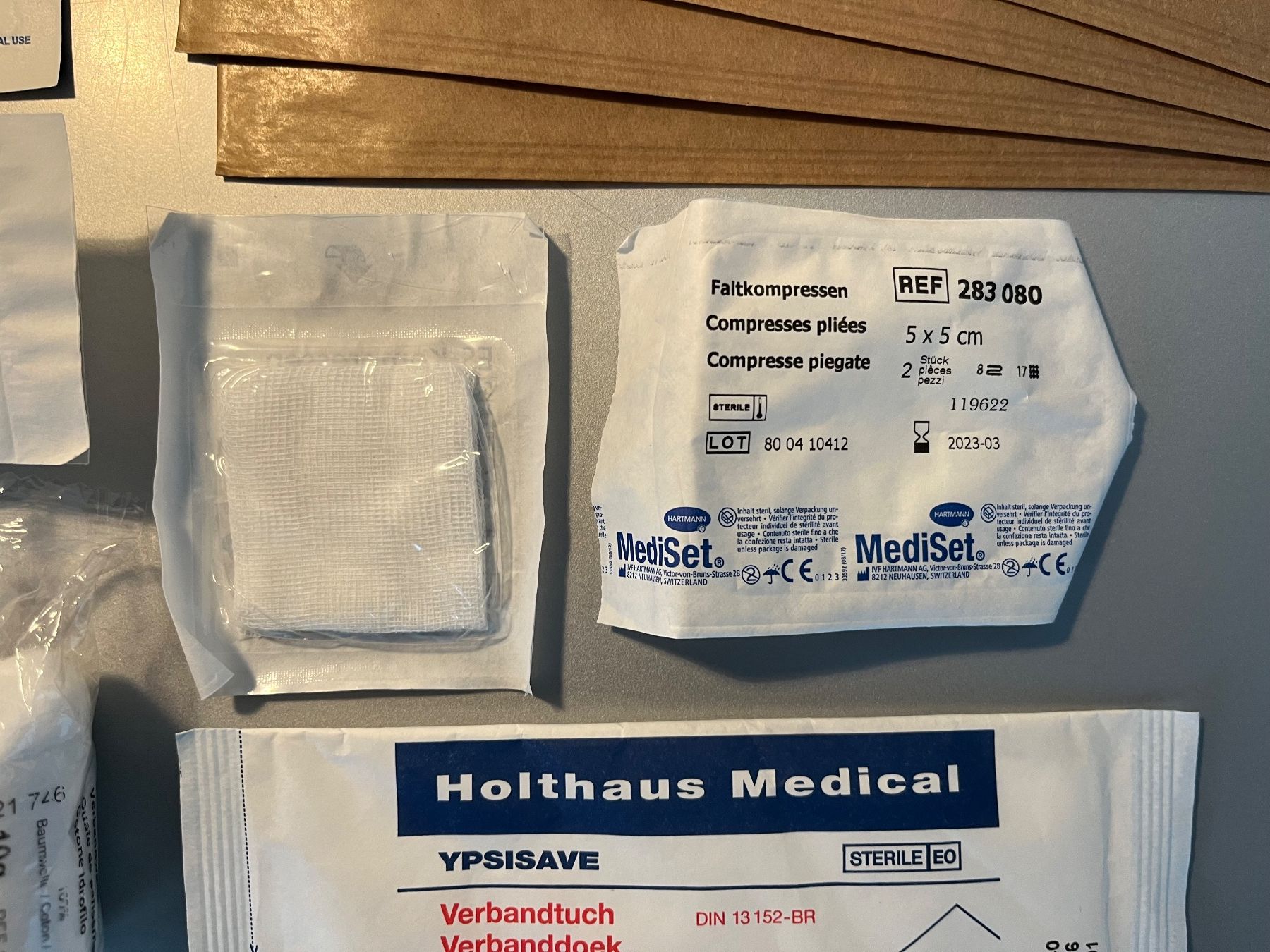 Kit di pronto soccorso: Div. Verbandsmaterial + Rettungsdecke Neu – Nuovo (secondo la descrizione) da Unterägeri venduto da flu_zp5d 2