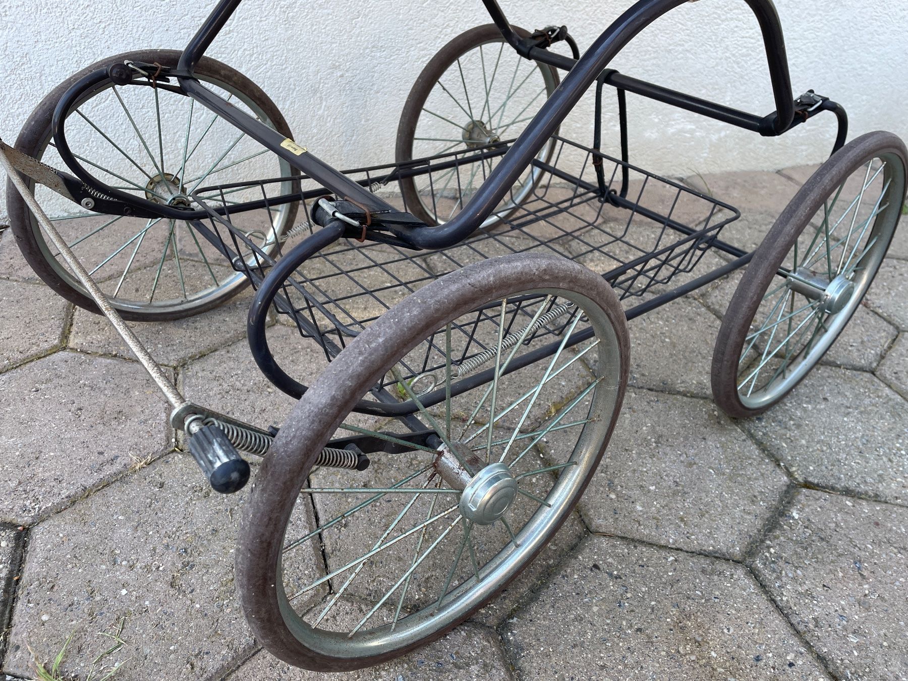 Carrozzine: Kinderwagen Jg. 1984 – Usato da Walliswil b.Wangen venduto da Stockente33 2