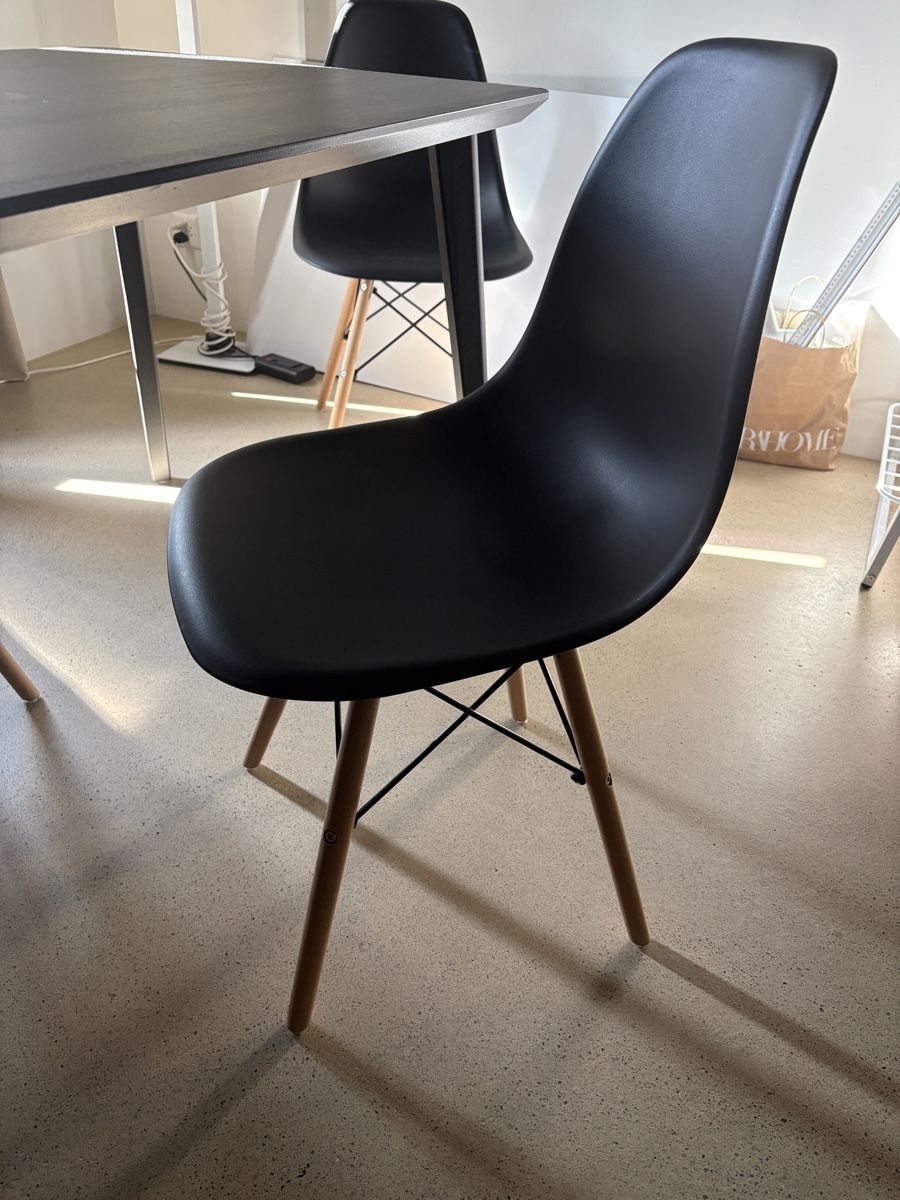 Tischset: Tisch mit 4 Stühlen. DRINGEND 🚨 – Gebraucht aus Wohlen AG von 1247_ww_shopping 4
