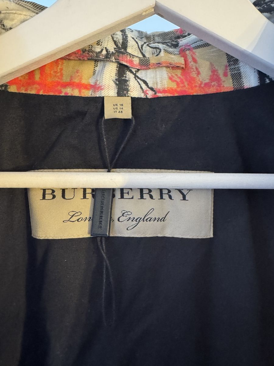 Burberry Cappotti: Mantel Burberry – Usato da Steffisburg venduto da Steven-Skydiver 1