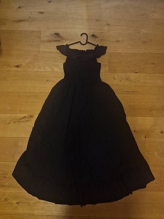 Vestiti: Schwarzes Kleid – Usato da Ennetmoos venduto da Cindy3942 1