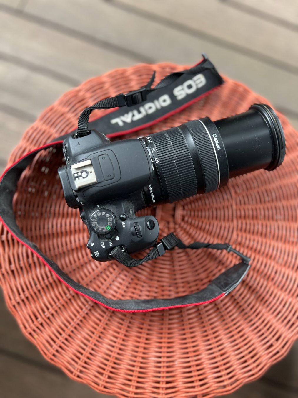 Canon Fotocamera: Canon EOS 700D mit Objektiv 18-135mm + Ladegrät – Usato da Wallisellen venduto da Val1990 4