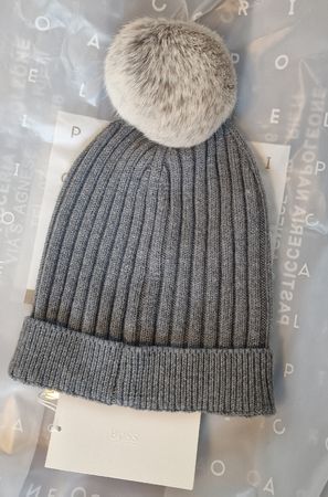 Neue Hugo Boss Mütze mit echtem Fell