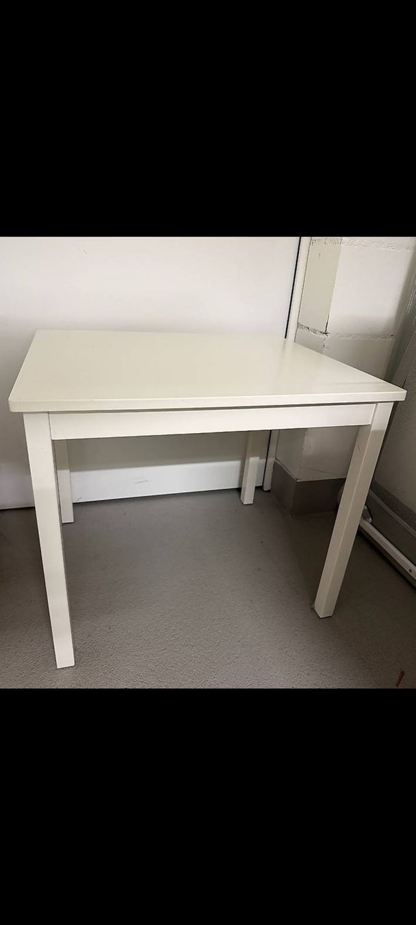 Tavoli: IKEA KRITTER Kindertisch Weiss, 59x50 cm – Usato da Rickenbach LU venduto da kel_2zfz