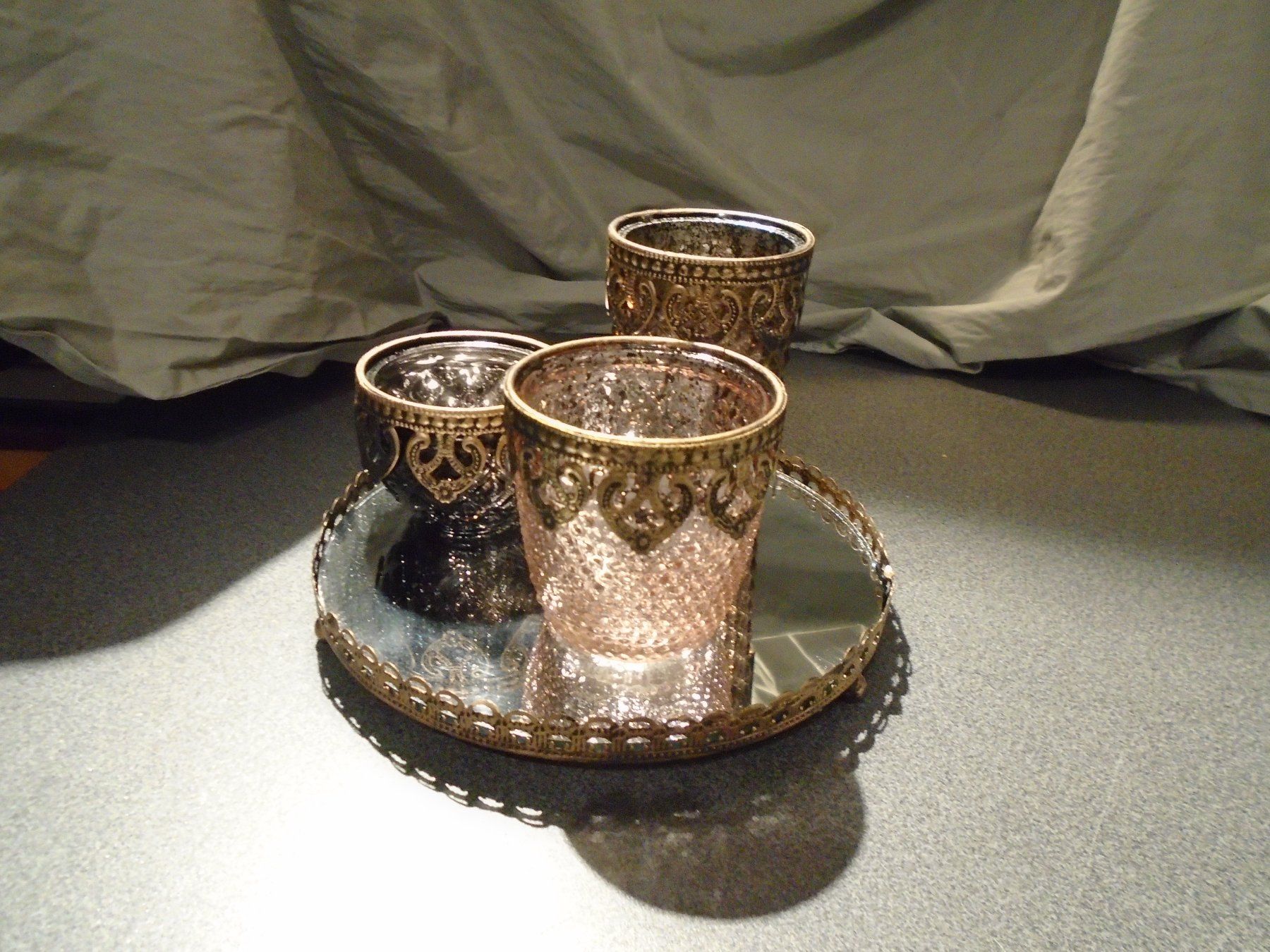 Toutes les décorations: Tablett mit drei Becher, Hoff-Interieur – D'occasion à Zürich par abraxas1291