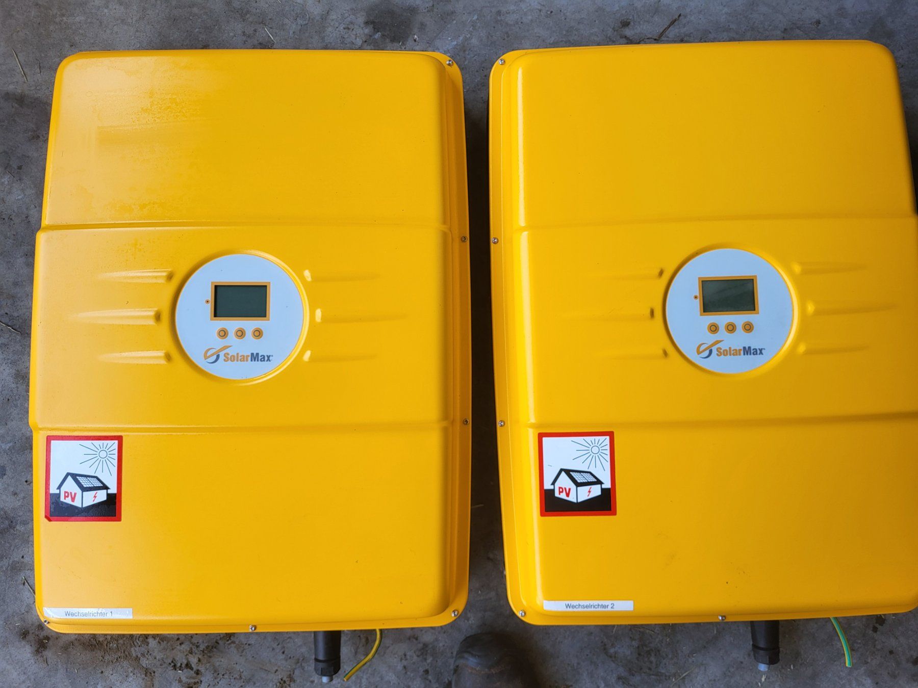 Inverter: 2 Wechselrichter Solarmax MT2 – Usato da Brunnen venduto da caro711