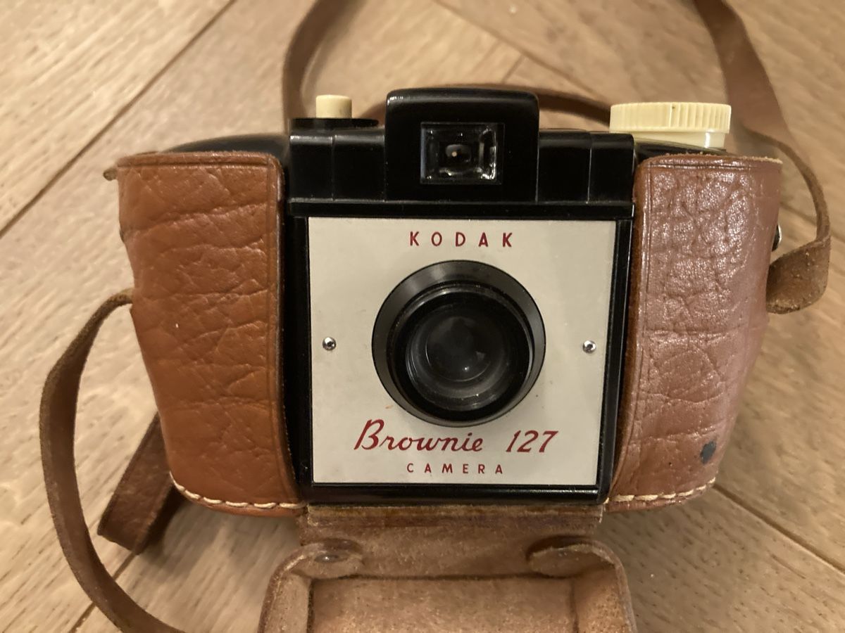 Kodak Kamera: Antik: Kodak Kamera Brownie 127 – Gebraucht aus Luzern von Fasel 1