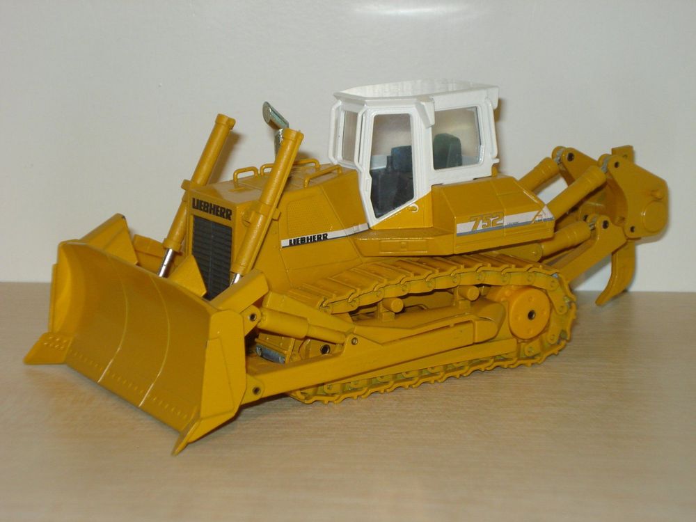 Buldooseri Liebherr PR752 müük Holland Holten, TX43474