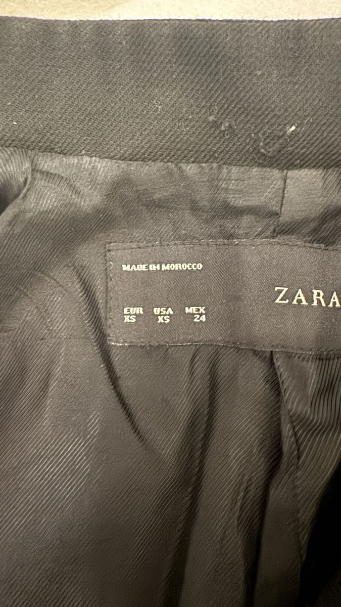 Zara Cappotti: Zara Black Coat - Tailored Fit, XS – Nuovo (secondo la descrizione) da Dietikon venduto da sar_f87k 2