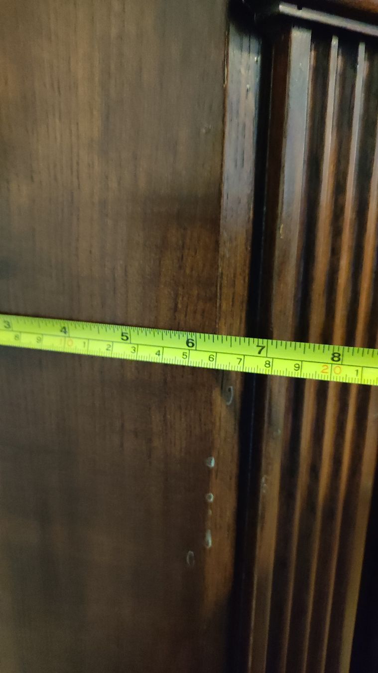 Vitrinen: Eckschrank Nussbaum mit Glasfront – Gebraucht aus Trun von sta_qg85 6