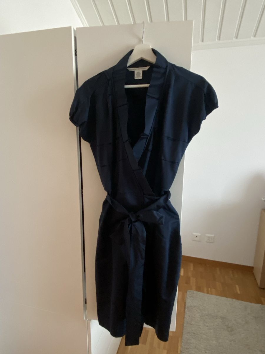 Vestiti: Diane von Furstenberg Silk Wrap Dress, Size Medium – Nuovo (secondo la descrizione) da Herrliberg venduto da non_5qdb 1