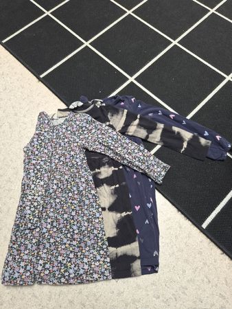 3 Kleider H&M Set verschiedene Muster Grösse 110-116
