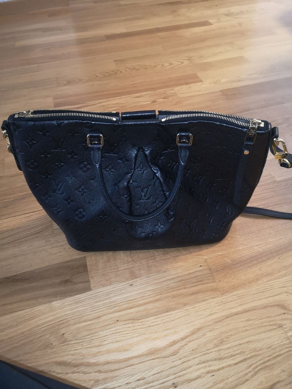Louis Vuitton Borse da donna: Luis Vuitton Ledertasche schwarz Top Zustand – Usato da Dietikon venduto da pokerface5 1