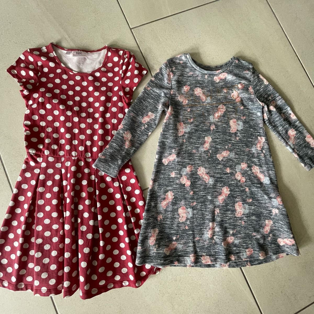 Vestiti & Gonne: 2 Mädchenkleider 116/122 – Usato da Oetwil am See venduto da mar_t7ct