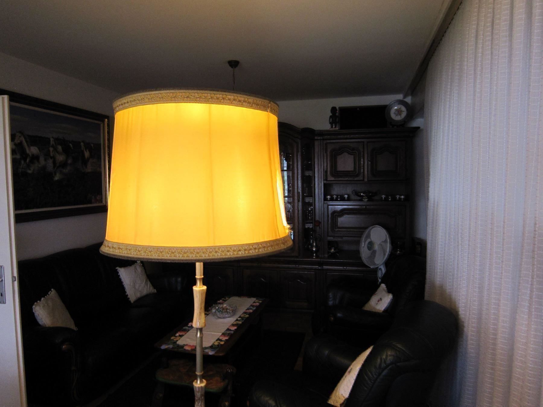 Lampade: VIEILLE LAMPE SUR PIED EN ONIX – Usato da Grand-Lancy venduto da Jc42 5