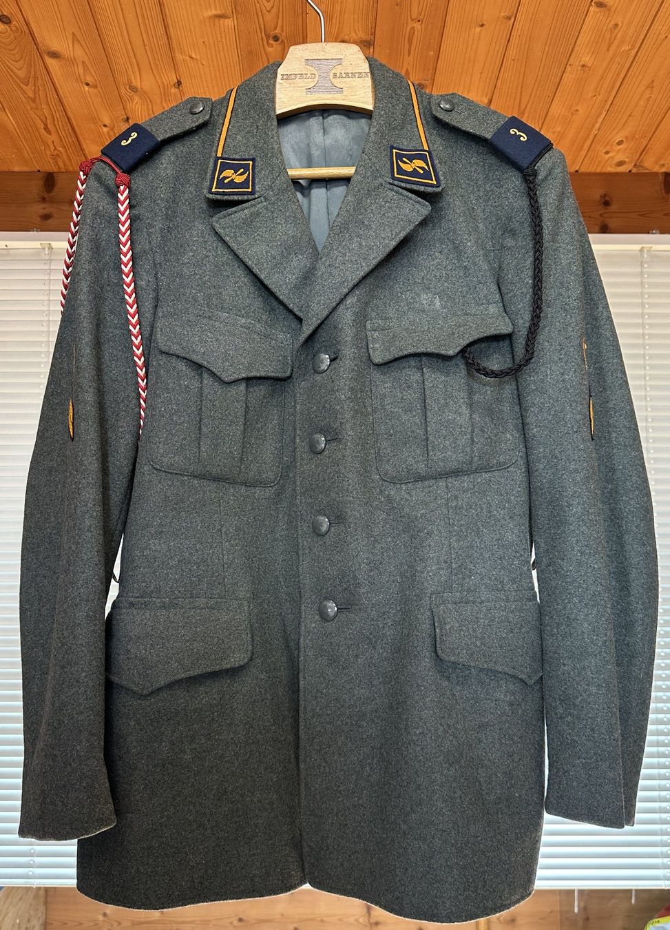 Uniformi: Uniform Jacke eines Offiziers – Usato da Hergiswil NW venduto da hpb_9bvx