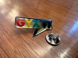 Anstecknadel Pin GYX IT Logo metallisch gebraucht