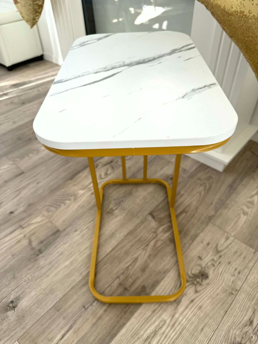 Tavoli: Schicker Beistelltisch, Marmoroptik, Goldgestell – Usato da Bern venduto da MIR-IAM 3