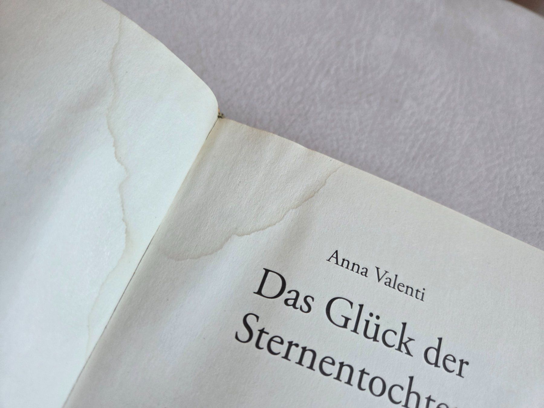 Libri: Anna Valenti - Das Glück der Sternentochter – Usato da Bergdietikon venduto da Tanne_10 4