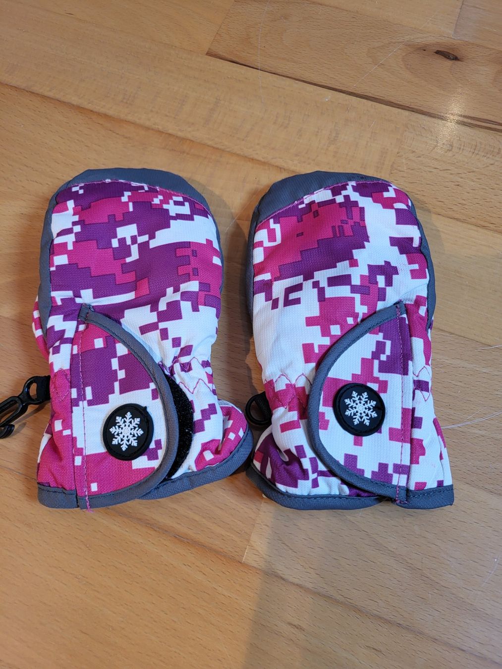 Guanti: Gants 2-3 ans – Usato da Gampelen venduto da cli_2thg