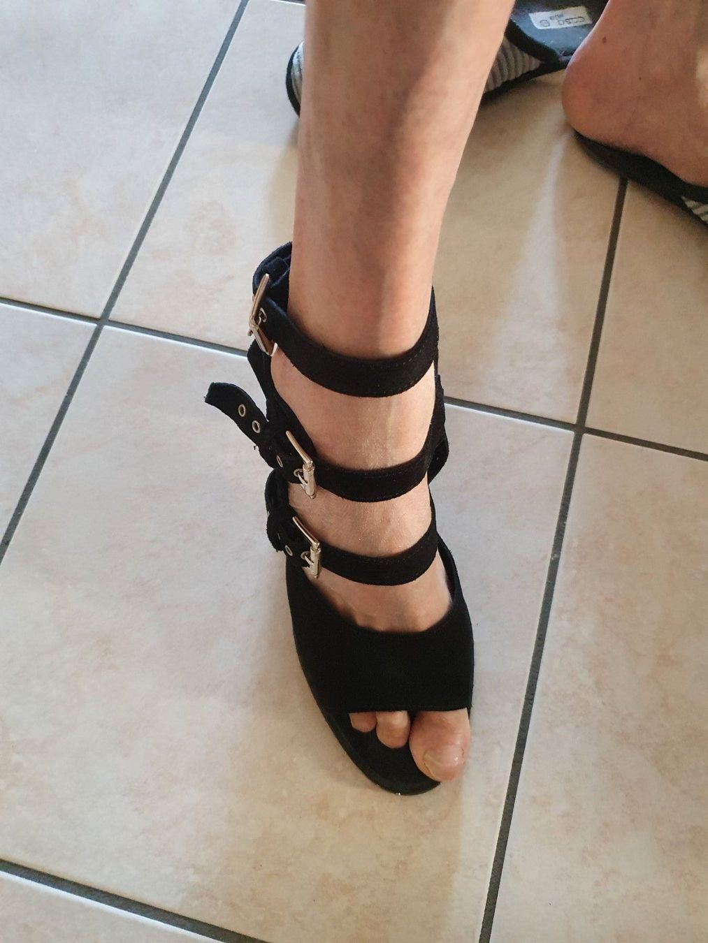 Damenschuhe: Chaussure d'été femme – Gebraucht aus Chavannes-près-Renens von DorotheeDemeester