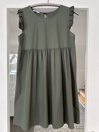 Süsses Kleid olivgrün Gr. 38-40 "New Collection"