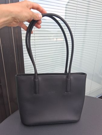 Damen Handtasche BREE Leder schwarz guter Zustand 