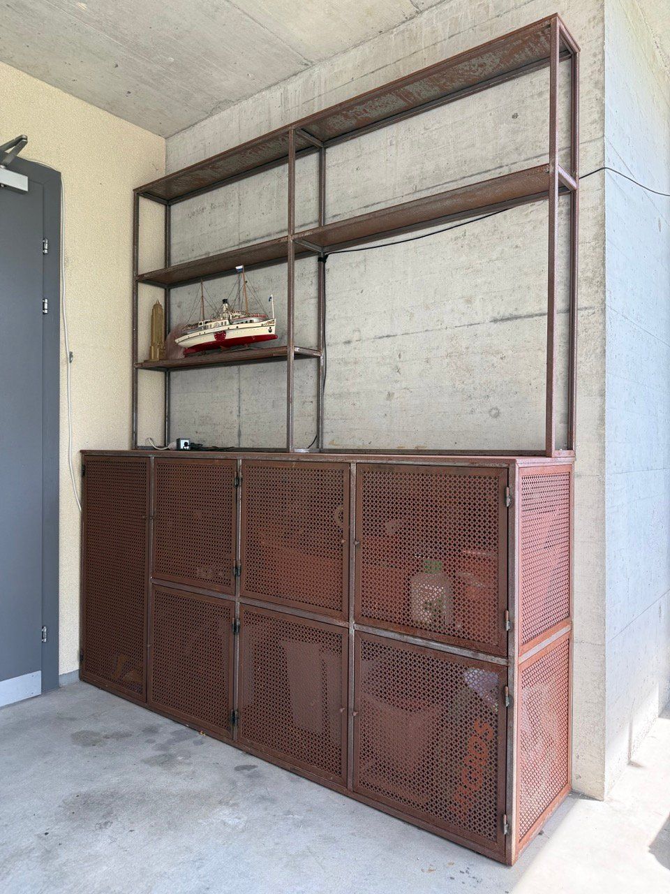 Regale: 2 Regale Balkon/Aussen: Custom Made – Gebraucht aus Zürich von ttmf