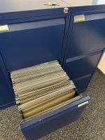 1 Schrank Bisley, dunkelblau, H 102 cm, B 41,5cm, T 62 cm