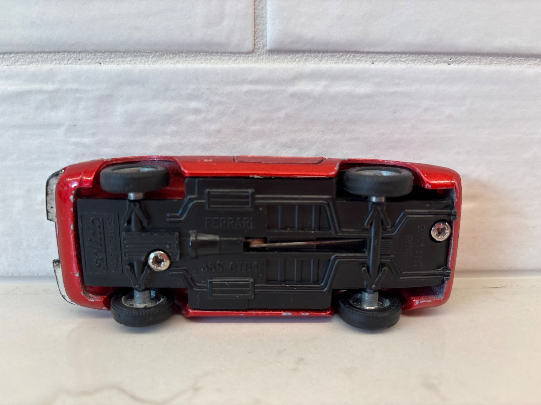 Solido Modellini d'auto: Solido Ferrari 365 GT4 rouge état d'usage – Usato da Gollion venduto da Hampton 1